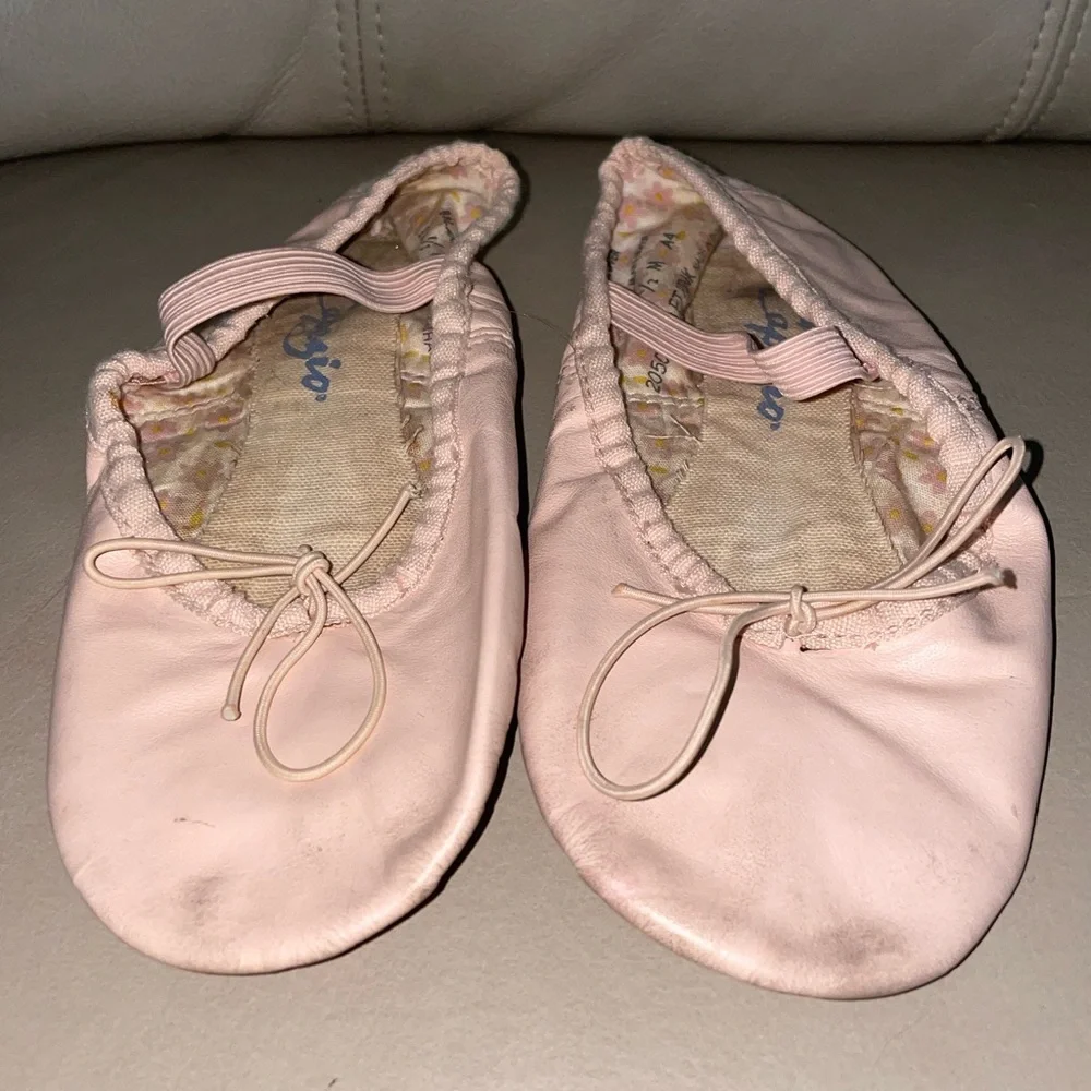 🩰 Capezio 205C Daisy Pink Leather Ballet Slippers - Size 11.5 M